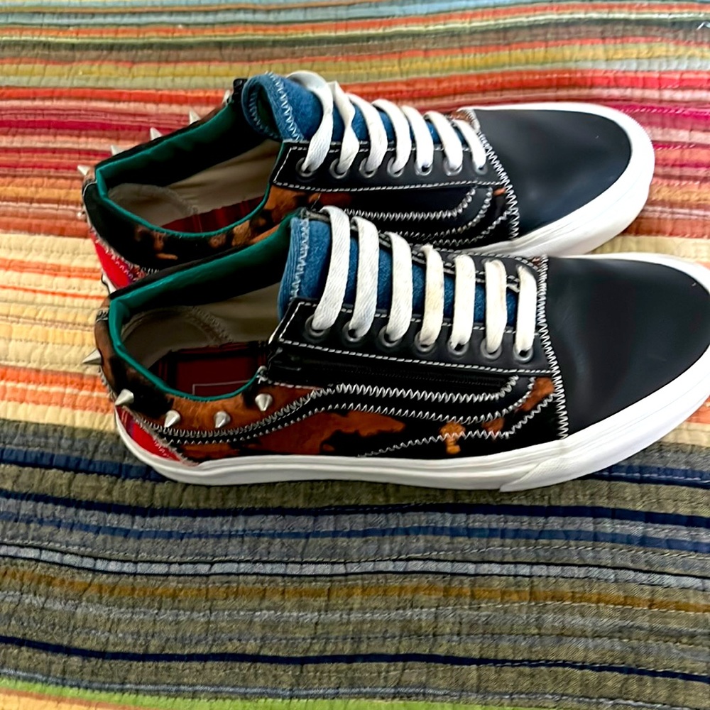 Vans retro Mix In good condition Asking 50 or best offer